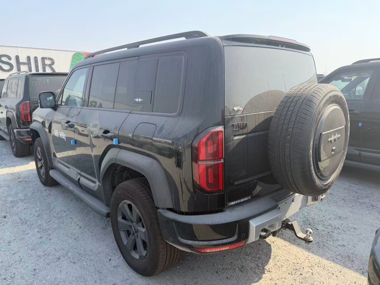 Rear three-quarter view of a dark BYD LEOPARD 5 with a visible tow hook