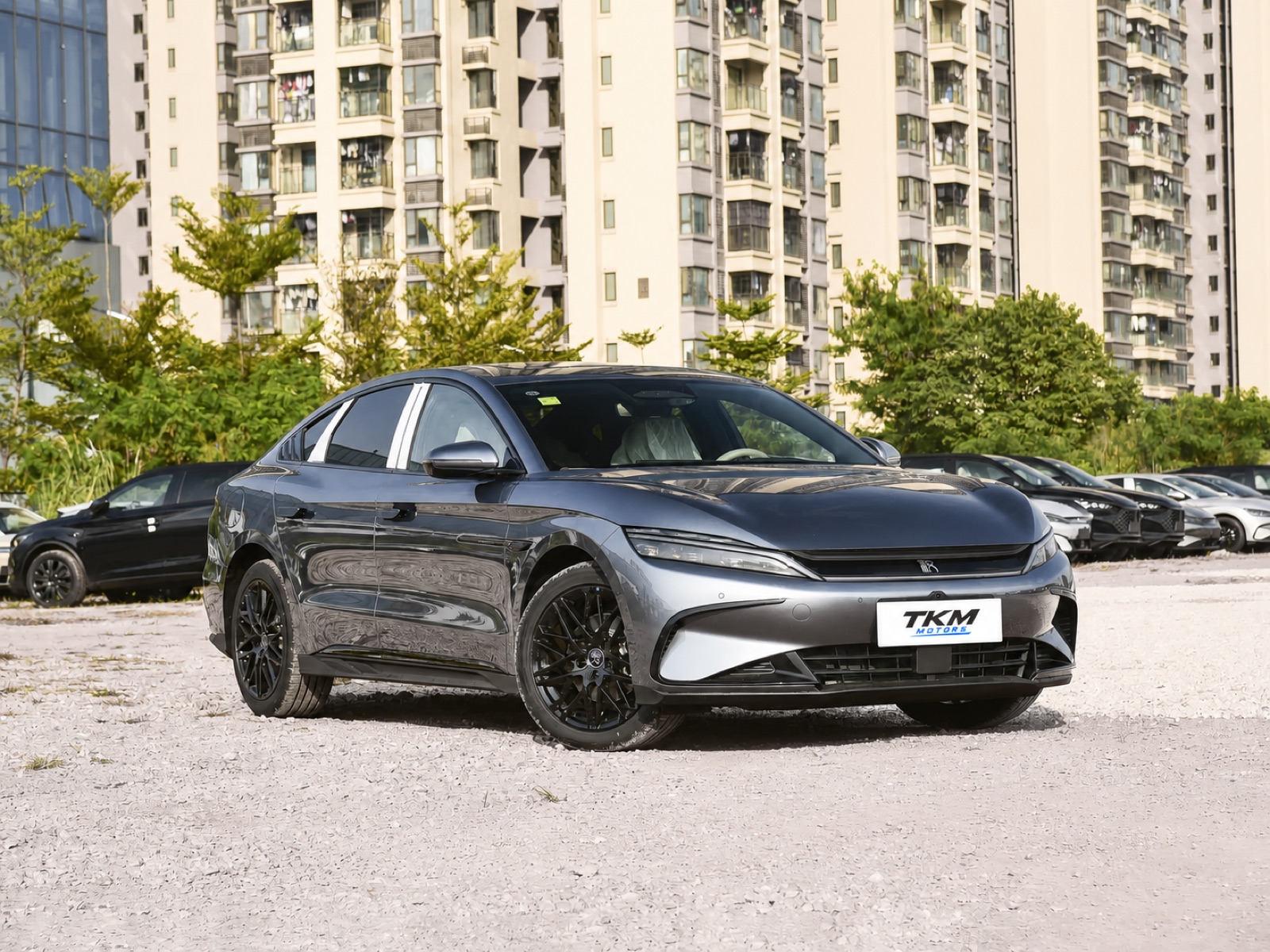 BYD Han DM-i right-front three-quarter view