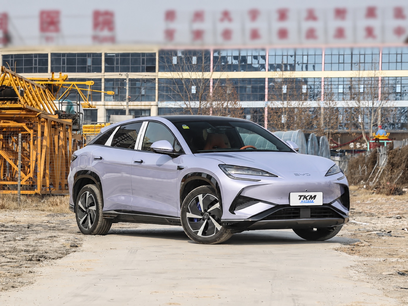 BYD Sealion 07 EV right-front three-quarter view