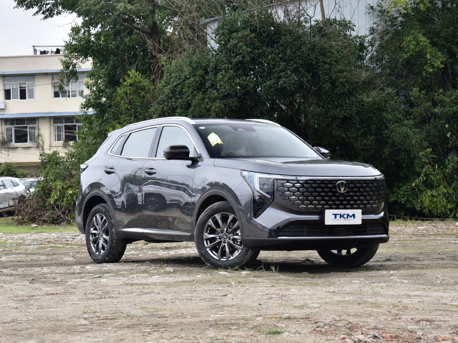 Changan CS55 PLUS right front three quarter view