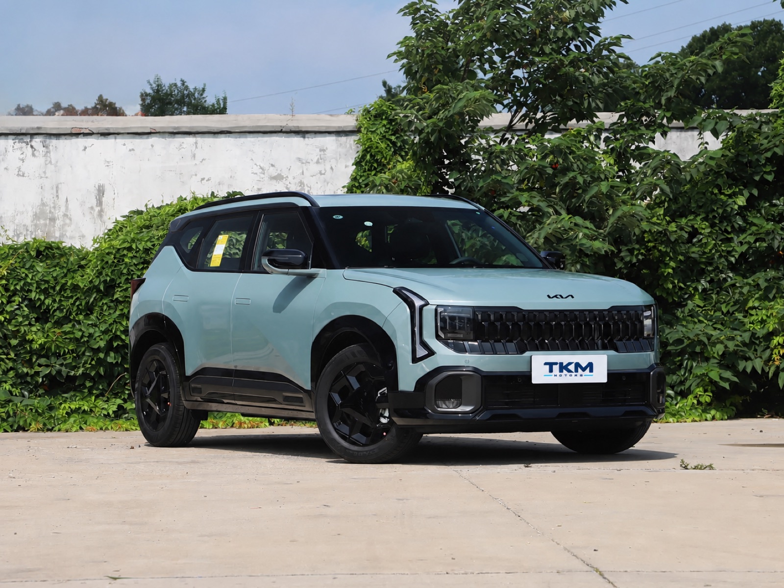 Kia Seltos right-front three-quarter view