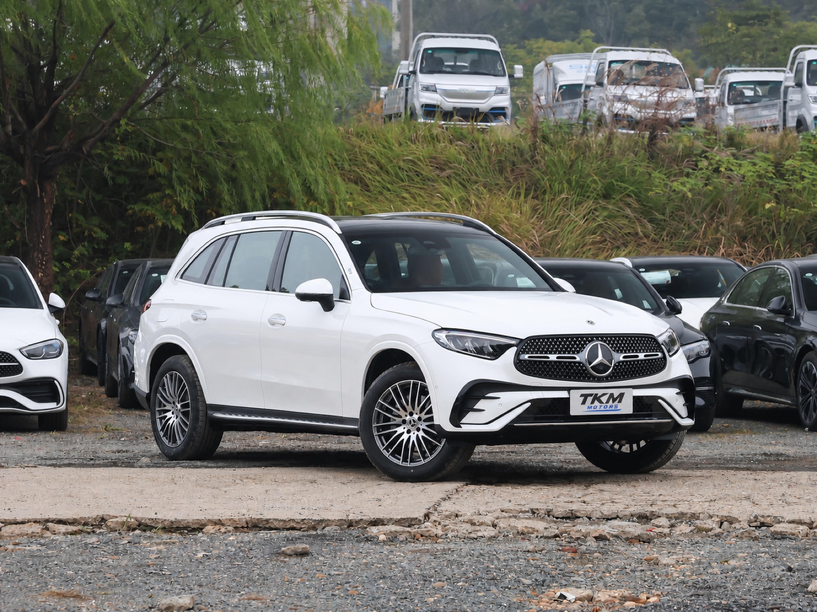 Mercedes-Benz GLC right front three quarter view