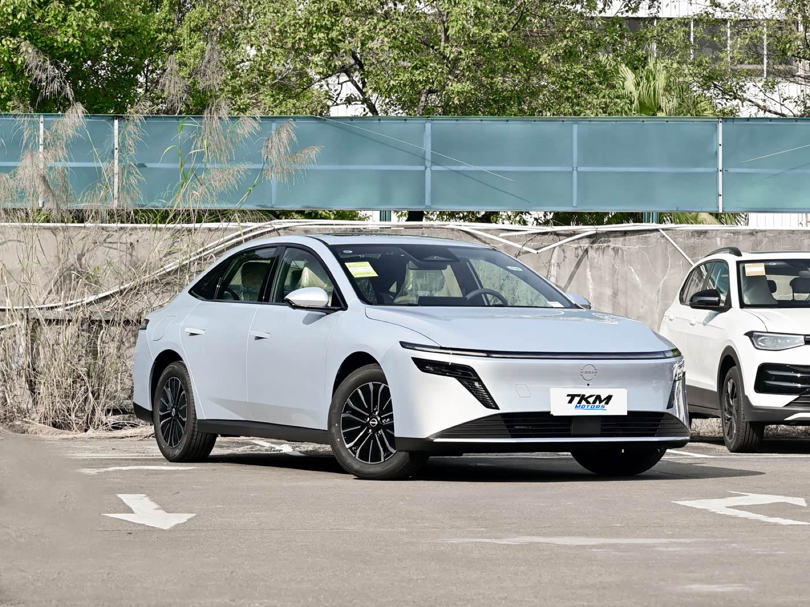 2026 Nissan N6 180 Max front three-quarter view