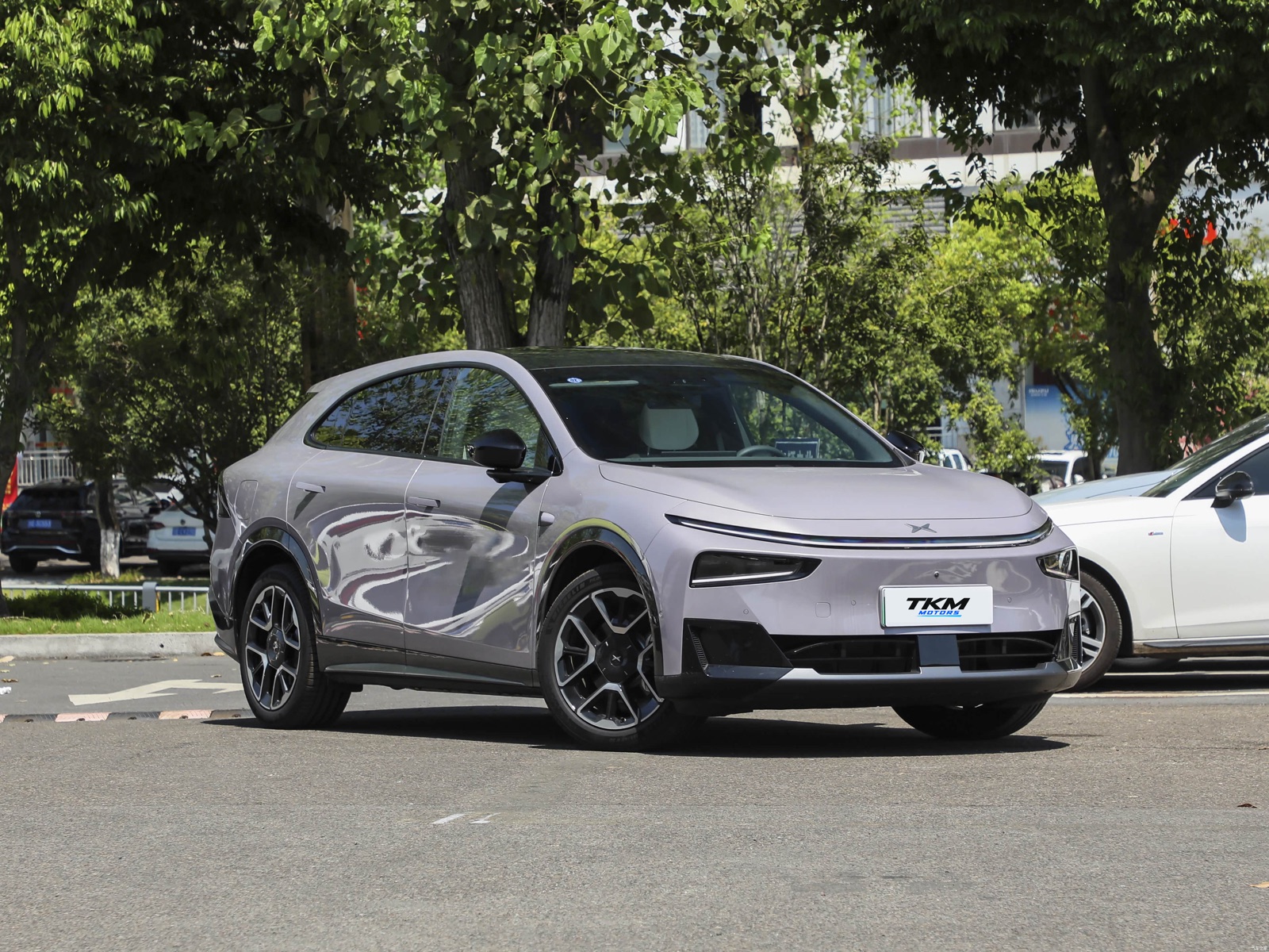 2026 XPENG G7 1704 Max Flagship front three-quarter, vehicle nose toward image-right view